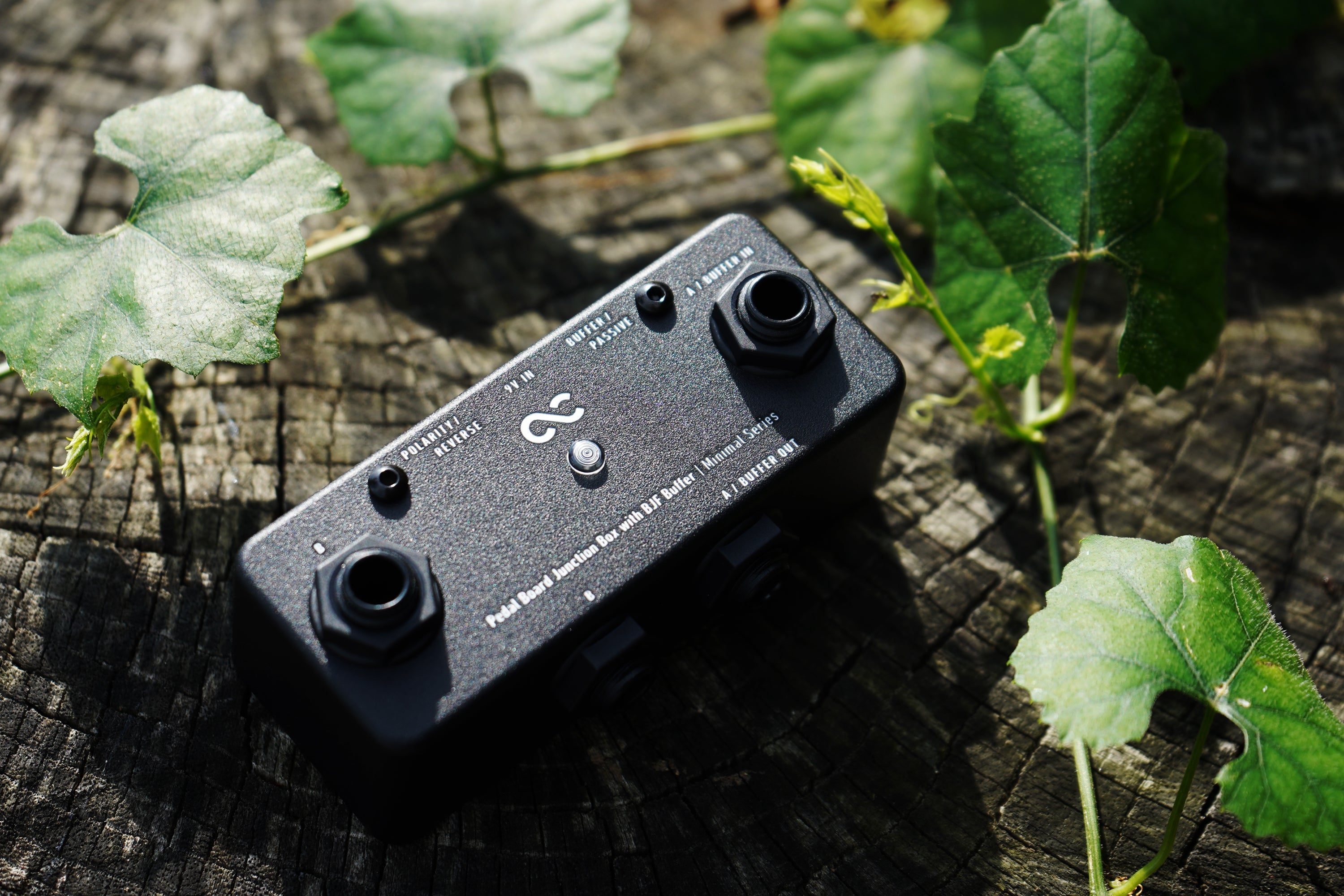 junction box pedal One Control Minimal Series Pedal Board Junction Box with BJF Buffer OC-M-JBBUF - Effects Pedal for Electric Guitar